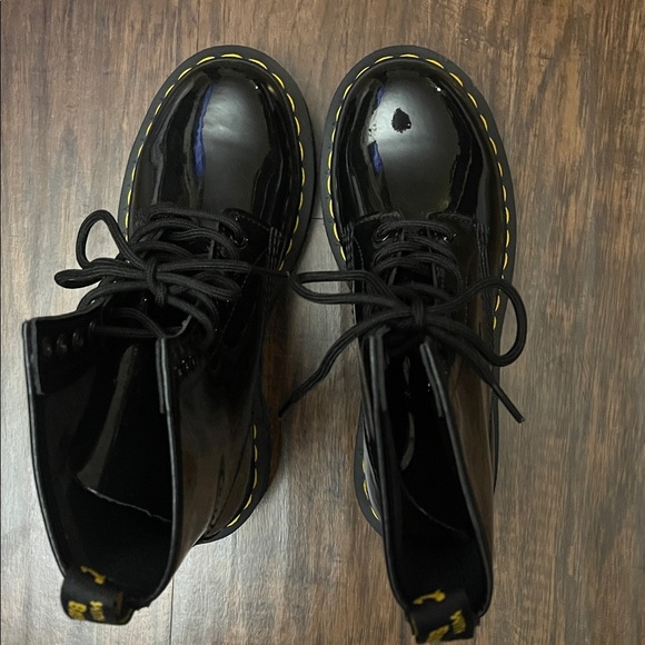 NEW Dr. Martens Docs Black Patent Leather unisex Boots Ladies 7 - Picture 8 of 15